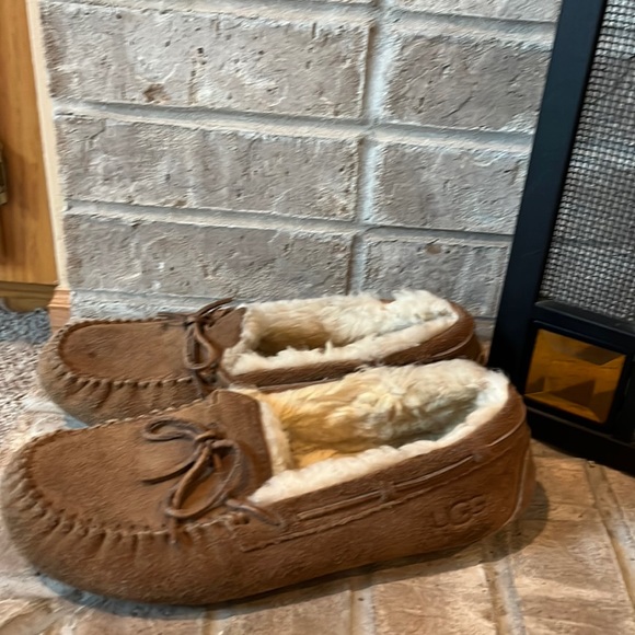 UGG Shoes - Ugg women's Slippers size 6